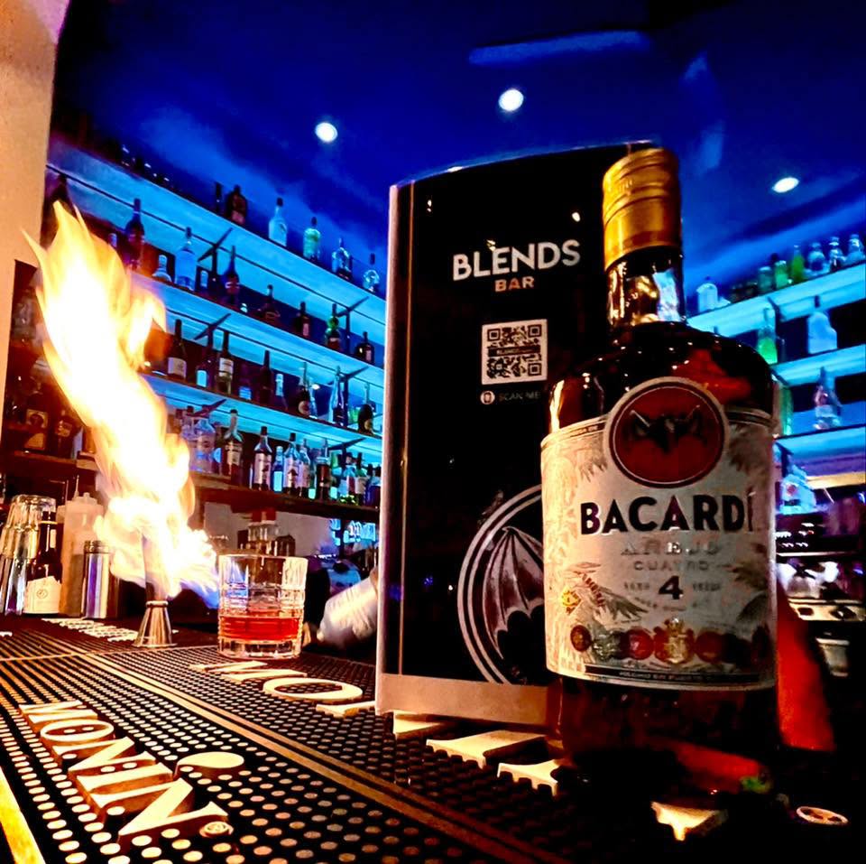 Ambiance du bar Blend en soirée