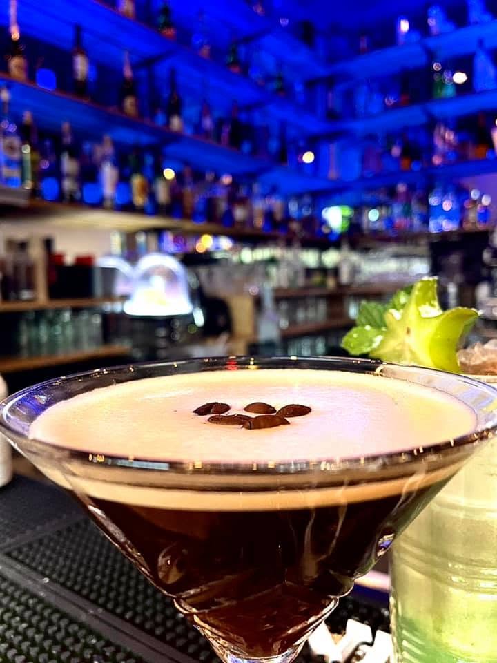 Cocktail glacé au bar